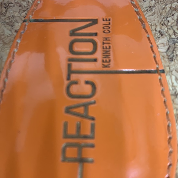 Reaction by Kenneth Cole. Orange. Size 7. - Picture 3 of 4